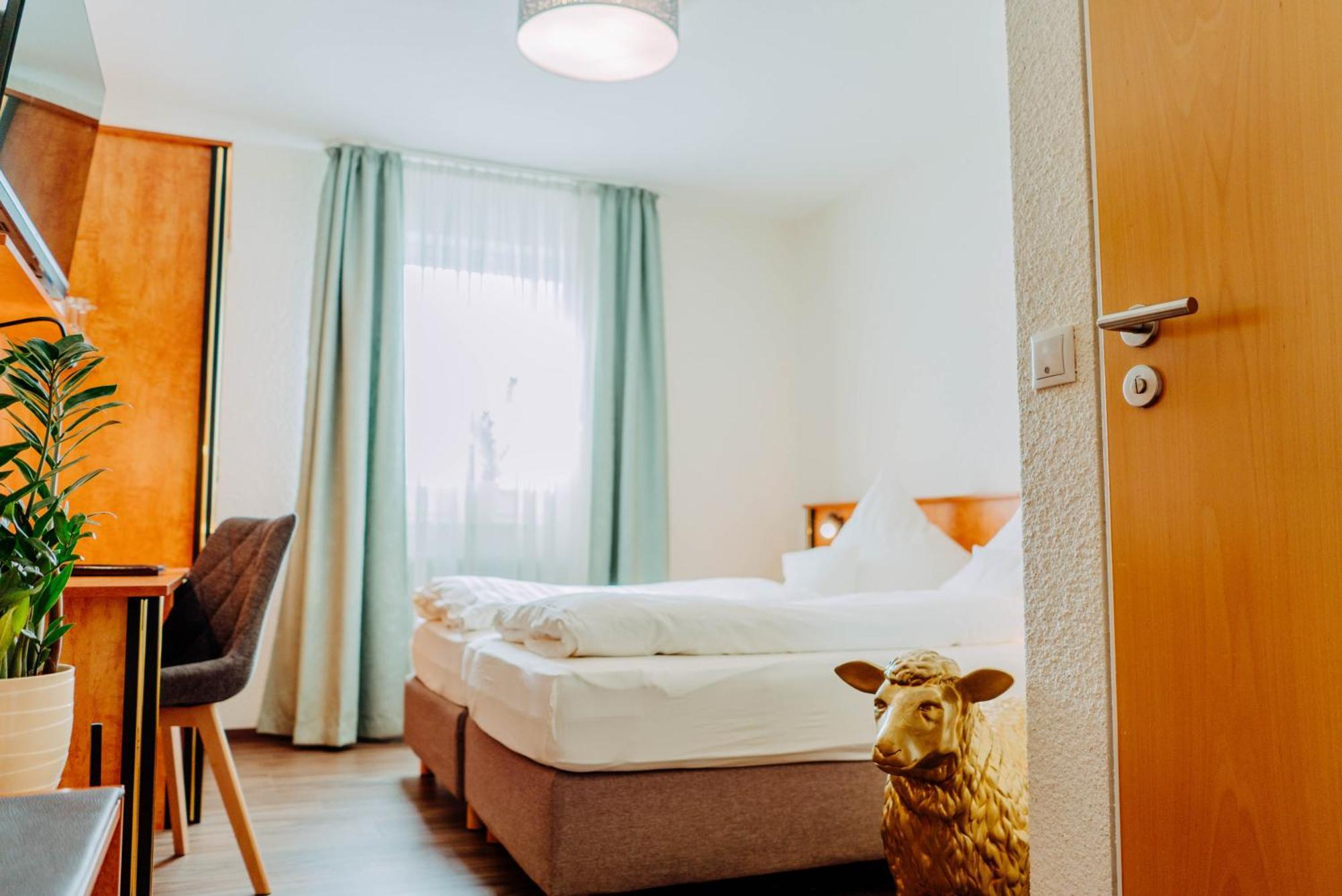 Garni-Hotel Goldenes Lamm Dudenhofen Zewnętrze zdjęcie